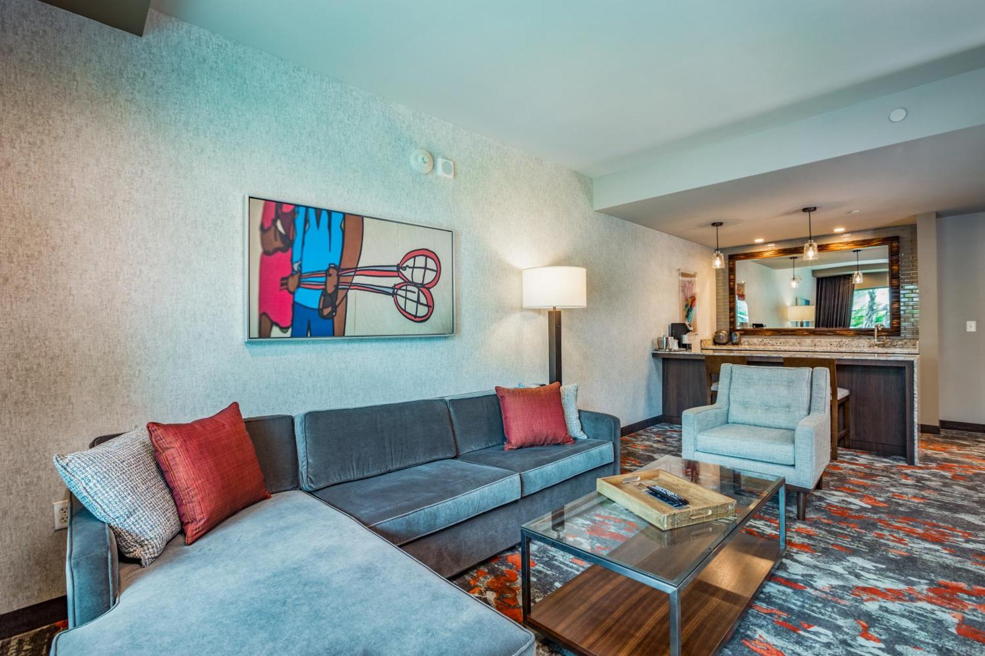 Junior King Suite - Non-Smoking